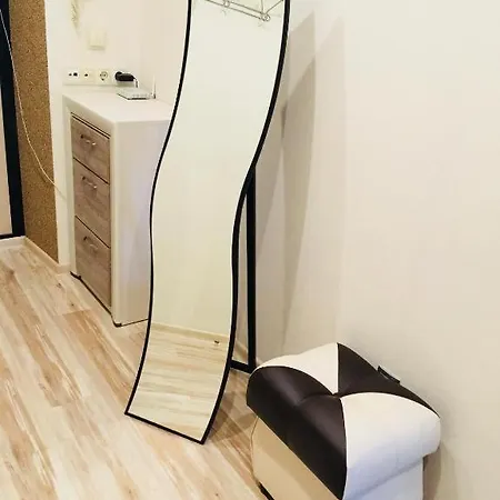 Fresh In Center Right By Metro! Апартаменти *